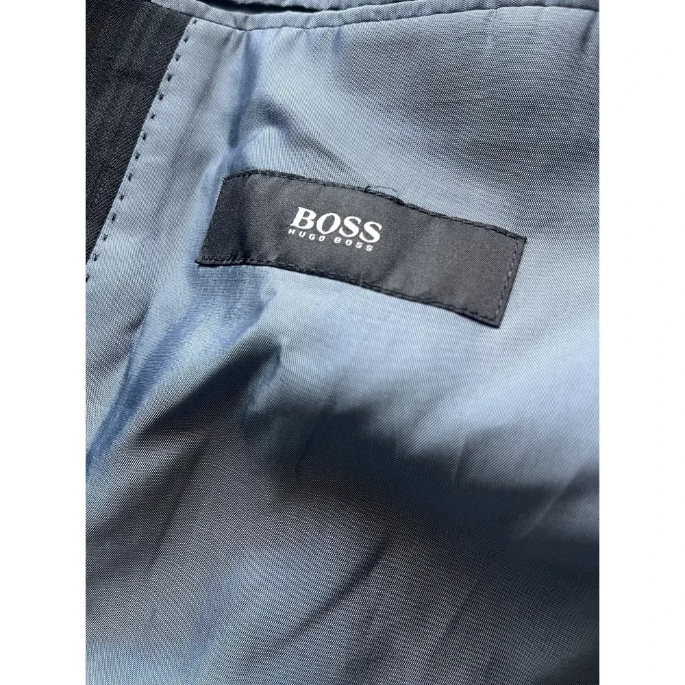 Hugo Boss Bertolucci Black Striped Men Sport Coat Jacket Size 44R Wool‎ USA Made